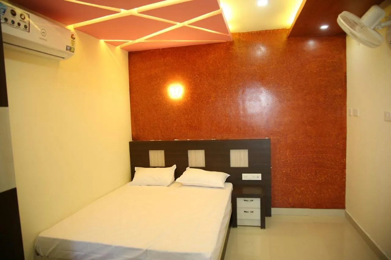 Ξενοδοχείο ημιδιαμονής City Tower Lodge Nilambūr Ινδία
